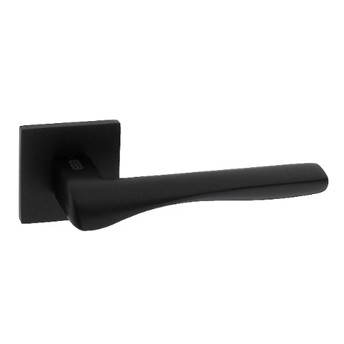 a-524-black-98761084-scaled (1)